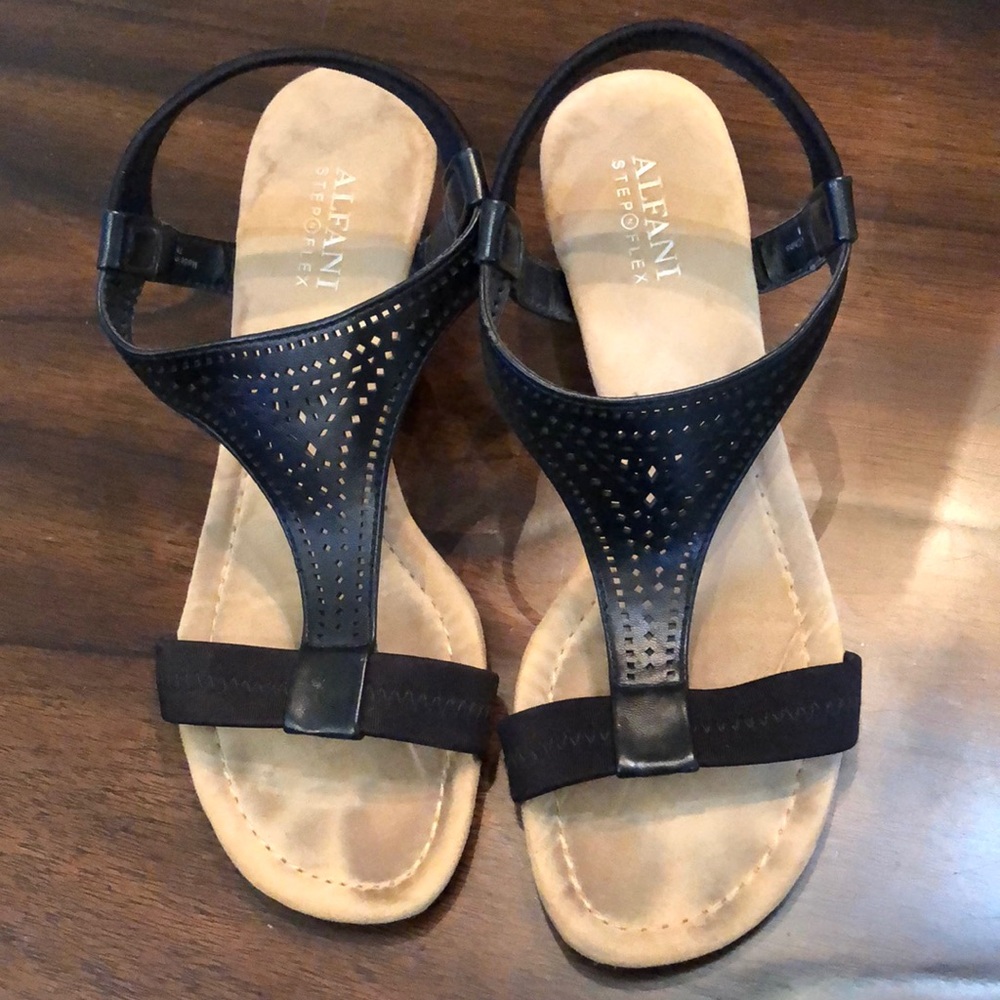 Alfani Step Flex stretch back strap cross front strap cut out V design Sandals